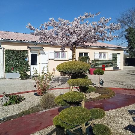 Une Pause Quelque Part Au Jardin Des Erables Et Des Niwakis Saint-Medard-de-Guizieres Экстерьер фото
