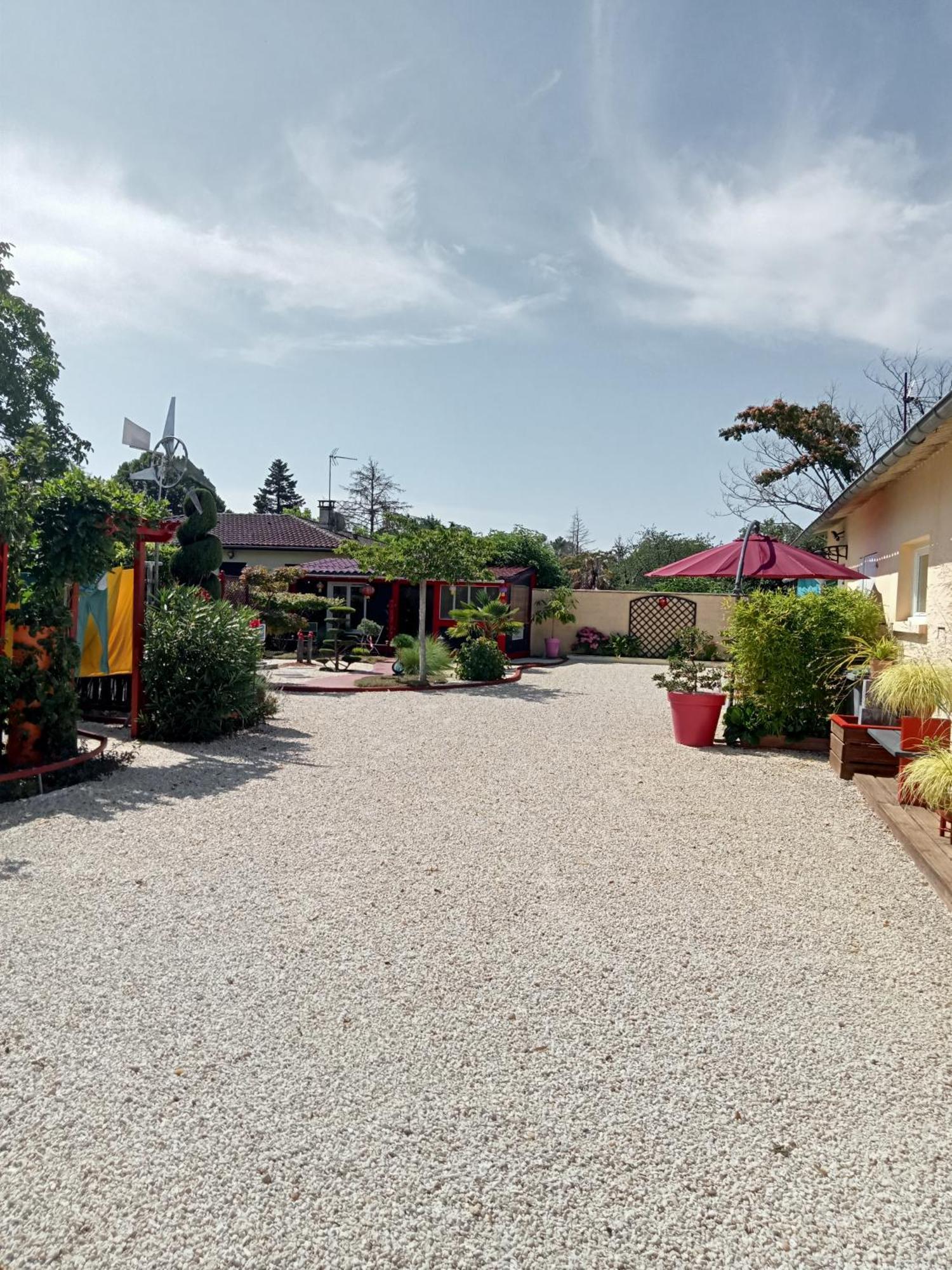 Une Pause Quelque Part Au Jardin Des Erables Et Des Niwakis Saint-Medard-de-Guizieres Экстерьер фото