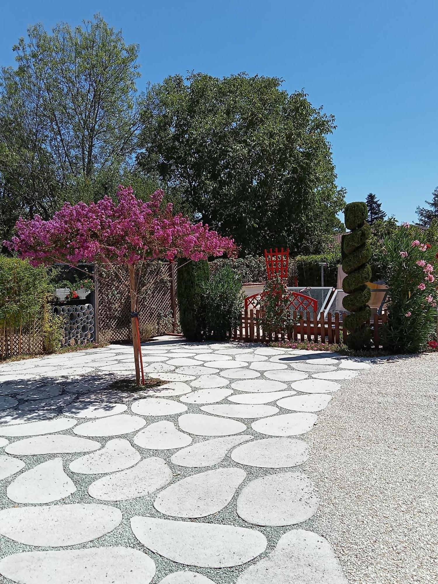 Une Pause Quelque Part Au Jardin Des Erables Et Des Niwakis Saint-Medard-de-Guizieres Экстерьер фото