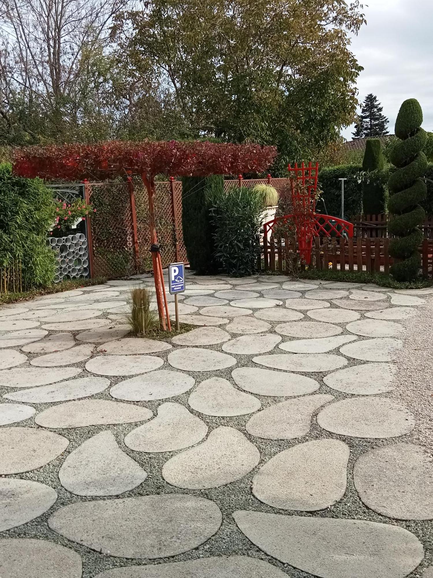 Une Pause Quelque Part Au Jardin Des Erables Et Des Niwakis Saint-Medard-de-Guizieres Экстерьер фото